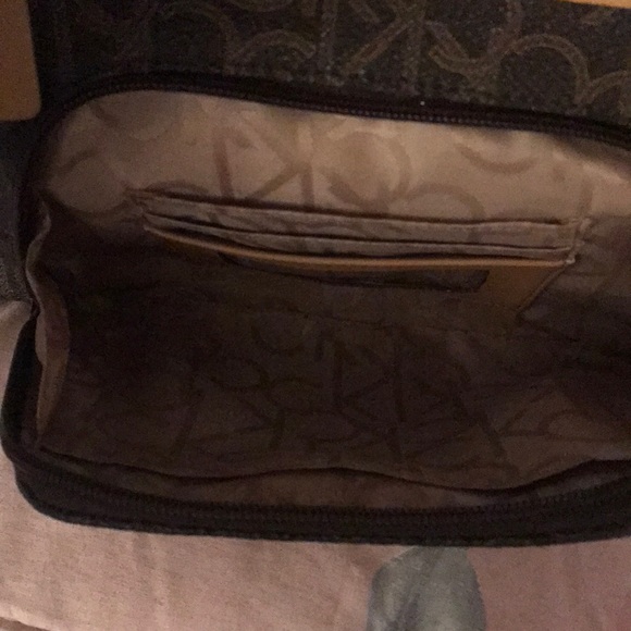 Calvin Klein Crossbody purse - Picture 2 of 4